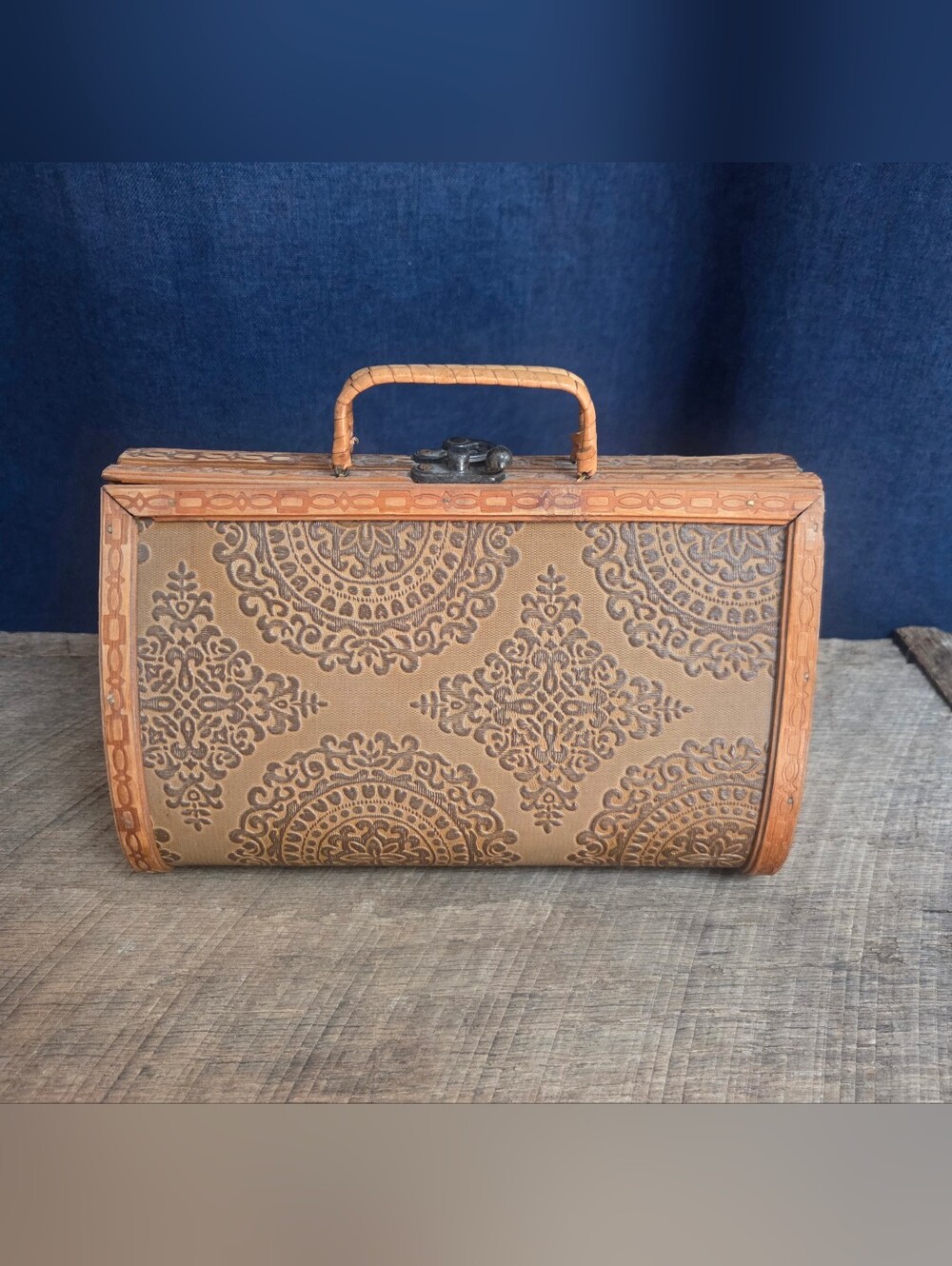Rare Vintage 1940’s Wooden Satchel Box Purse Embossed Ornate Design Bin T